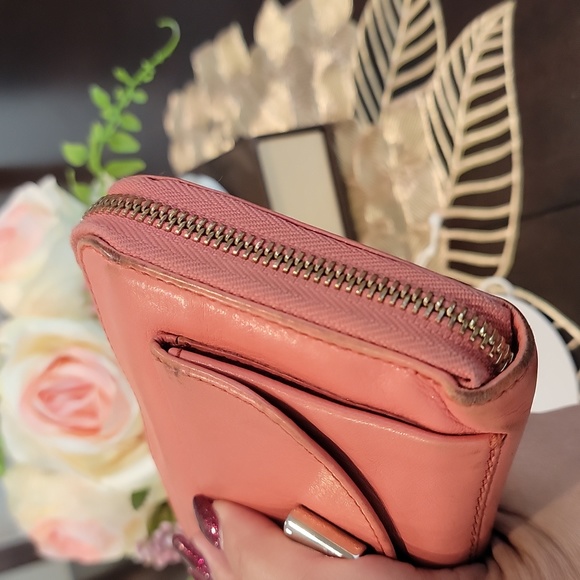 Authentic Chloe zippy wallet - Picture 4 of 10